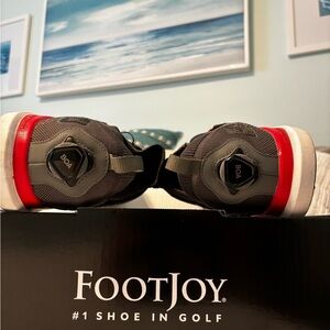 Men’s size 10.5 Footjoy HYPERFLEX carbon adjustable fit golf shoes.